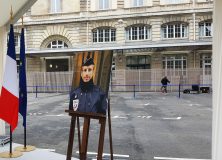 Hommage des élus du 12e au policier Xavier Jugelé